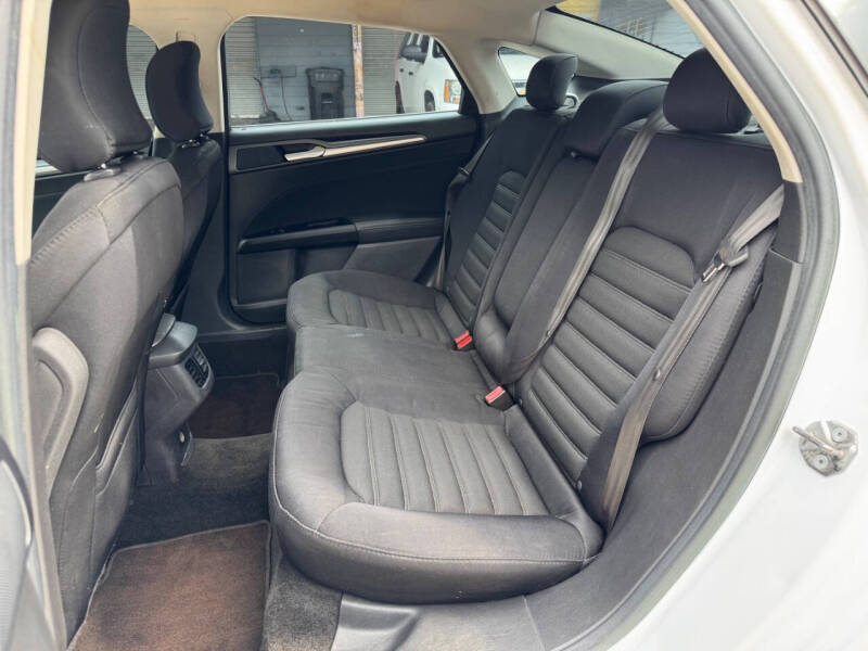 2015 Ford Fusion SE